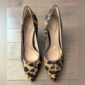 Rock port, cowhide pump